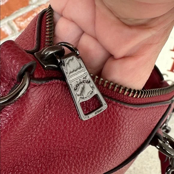 COACH CHAIN PRAIRIE SATCHEL BAG PEBBLED LEATHER - BURGUNDY/CHERRY RED - Picture 9 of 12